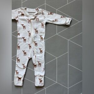 Monica + Andy|Baby gender neutral white long sleeve one piece,baby deer print•••